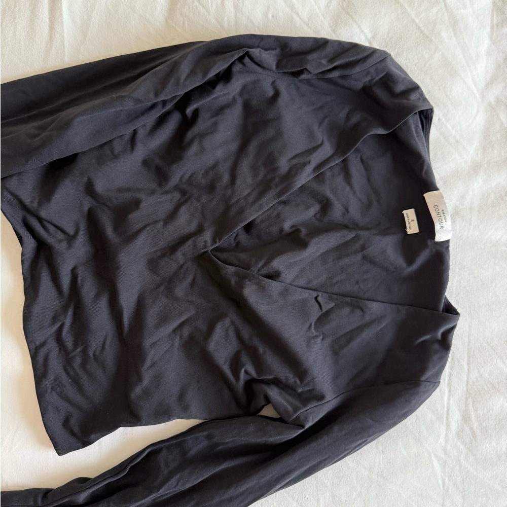 Black contour v neck tee